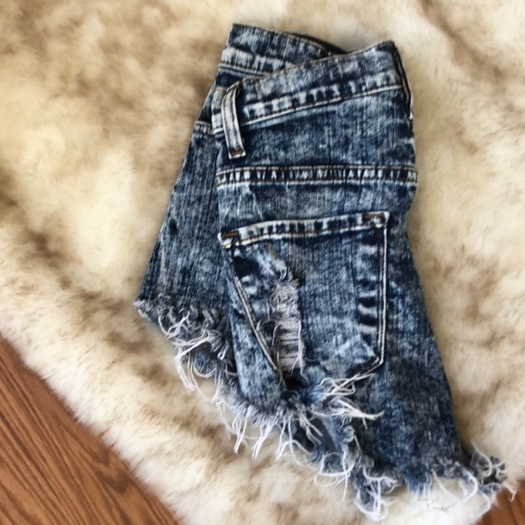 High Waisted Acid Wash Denim Shorts size small - Picture 3 of 3